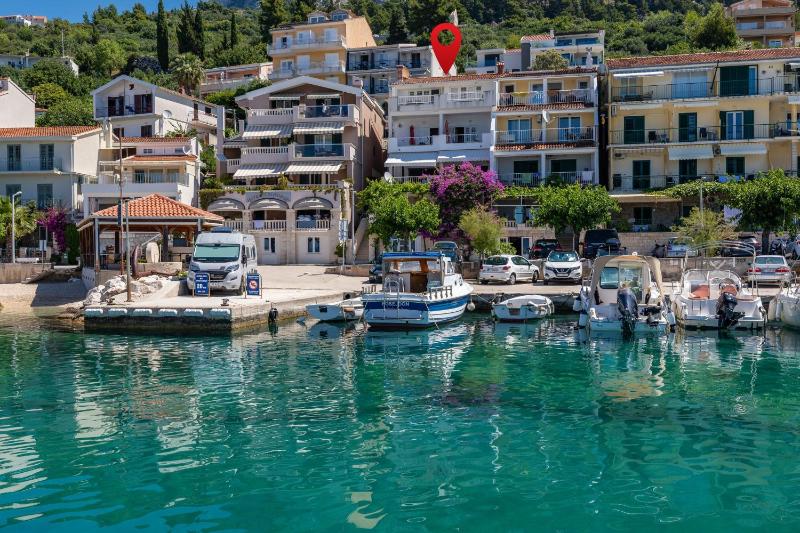 Apartments by the sea Podgora Makarska - 11432 - image 1