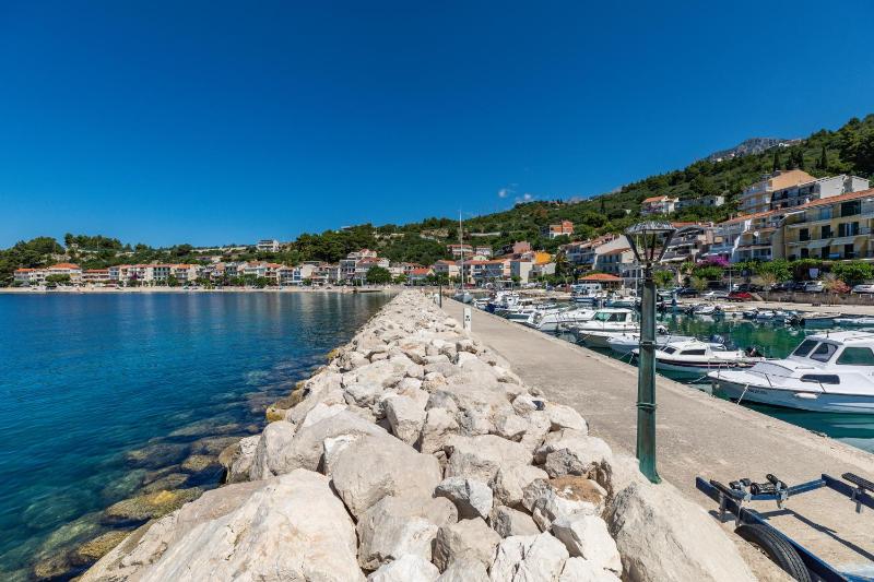 Apartments by the sea Podgora Makarska - 11432 - image 23