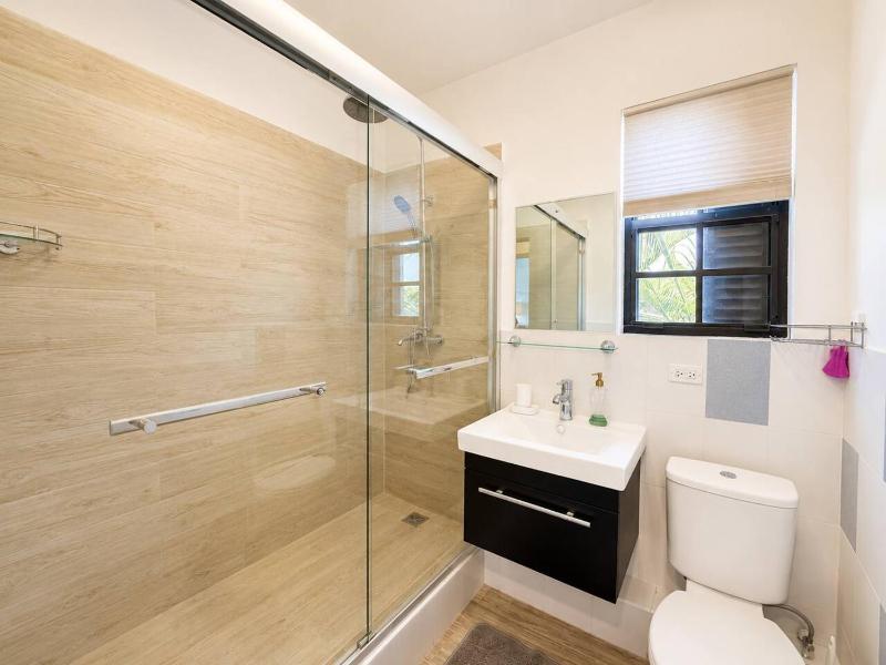 Ixora 7 - 1 Bed Apartment In Holetown w/ Pool & AC - image 11