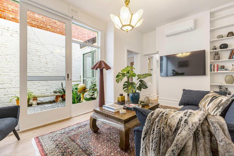 VAQUAY Heirloom In Carlton - image 1