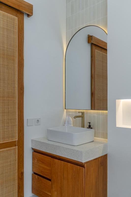 Maiora Hills - Chic 2BR Villa in Central Canggu 4 Mins to Beach! - image 6