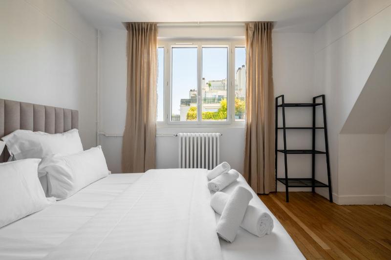 Bright 1BDR Retreat in Paris 15th - image 5