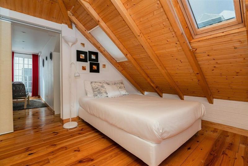 Attic Apartment with Balcony in Bairro Alto - image 15