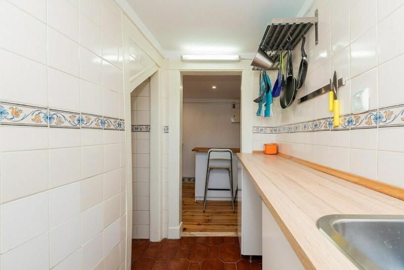 Attic Apartment with Balcony in Bairro Alto - image 8
