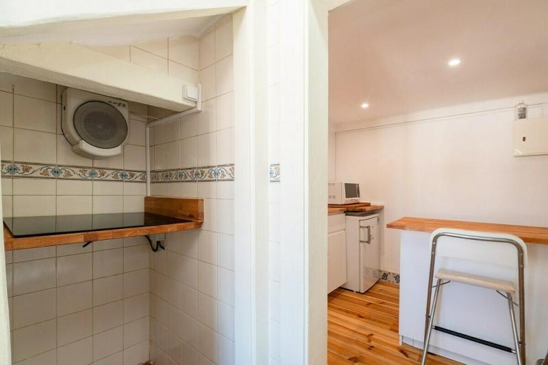 Attic Apartment with Balcony in Bairro Alto - image 14