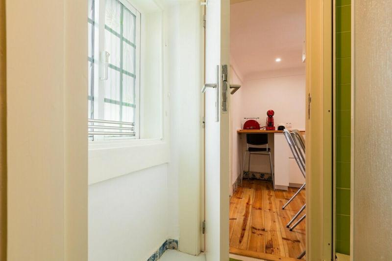 Attic Apartment with Balcony in Bairro Alto - image 12
