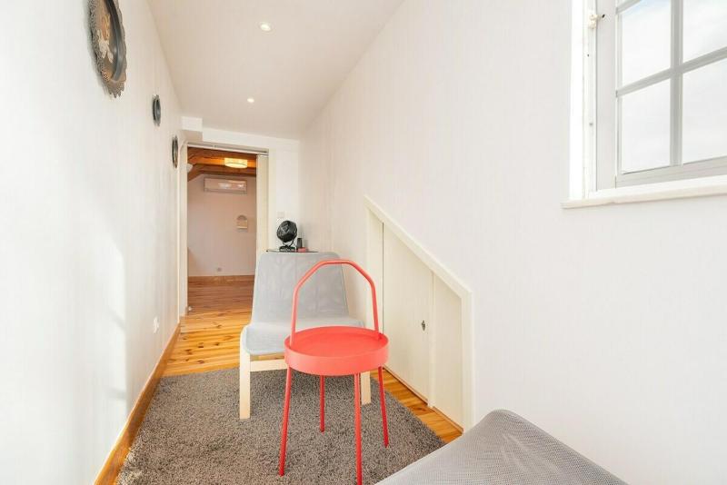 Attic Apartment with Balcony in Bairro Alto - image 13
