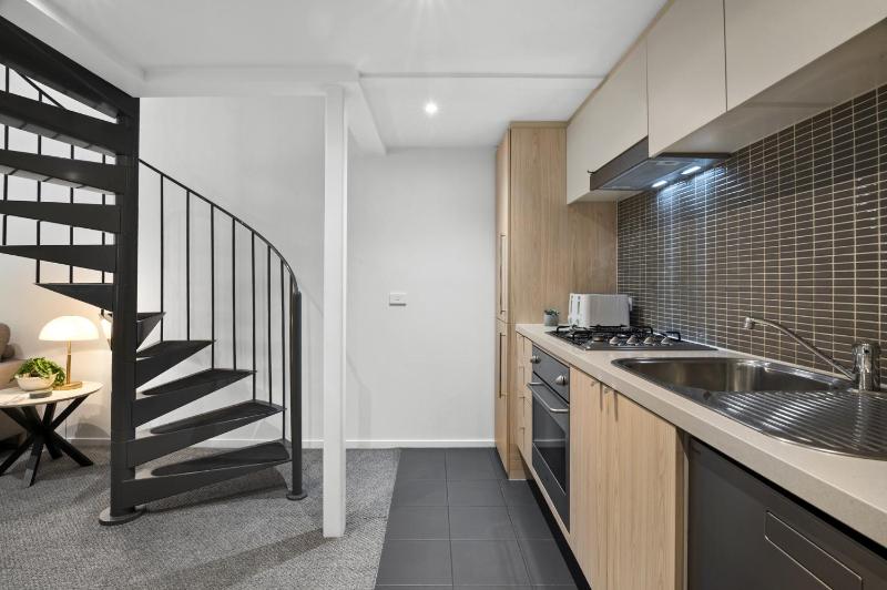 Heritage Loft with Degraves Lane Melbourne CBD - image 2