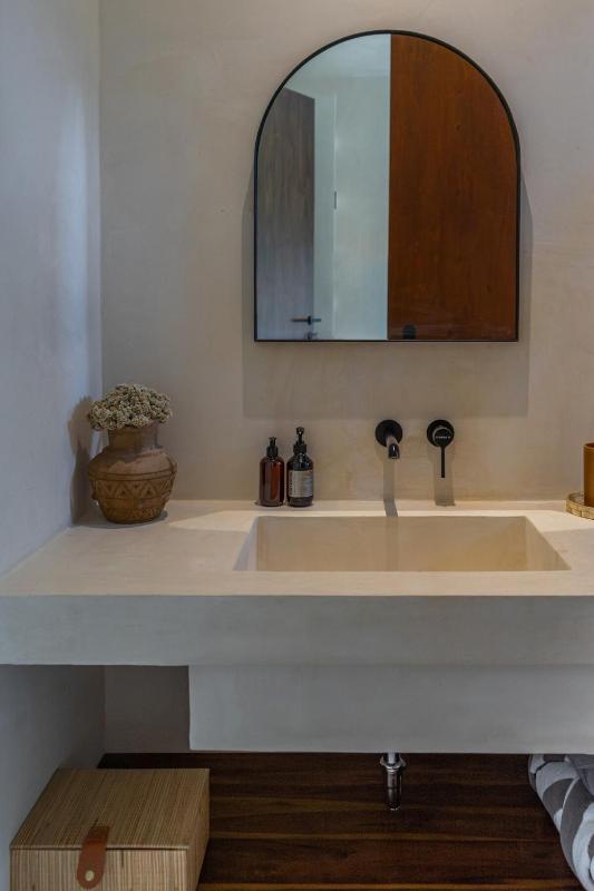Casa Makana - Modern 2BR Island Boho Villa with Private Rooftop! - image 23