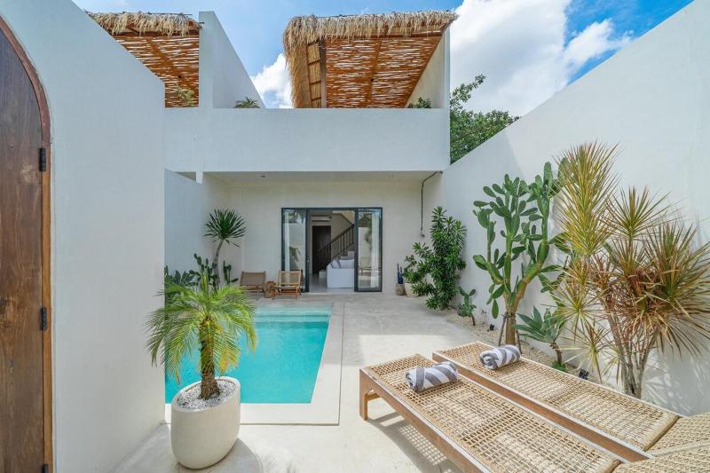 Casa Makana - Modern 2BR Island Boho Villa with Private Rooftop! - image 11