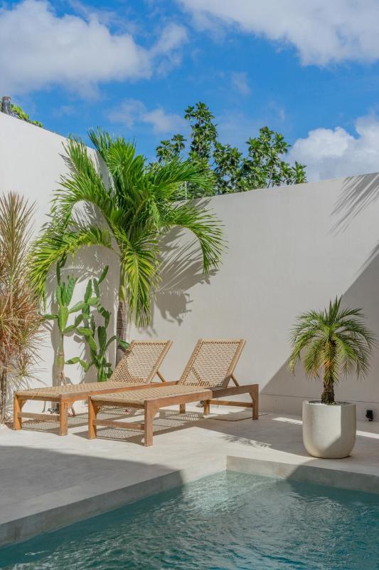 Casa Makana - Modern 2BR Island Boho Villa with Private Rooftop! - image 3