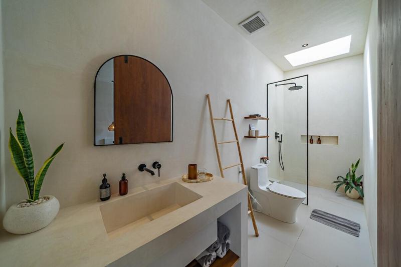 Casa Makana - Modern 2BR Island Boho Villa with Private Rooftop! - image 14