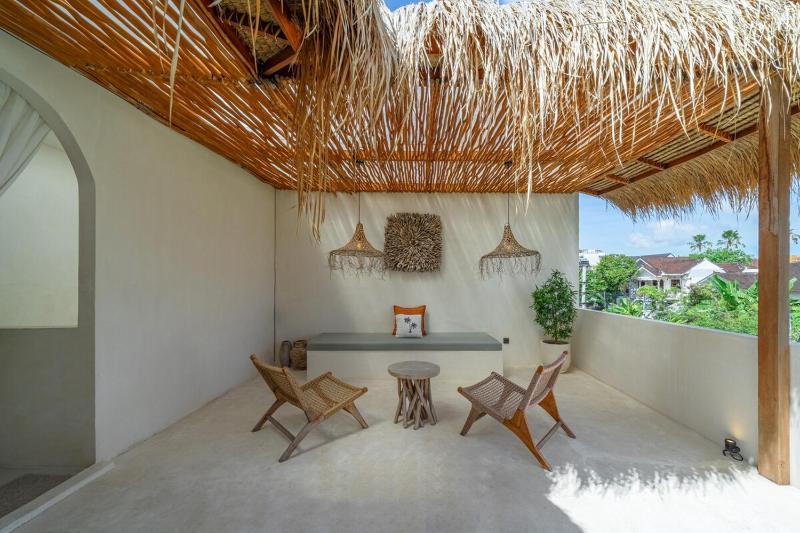 Casa Makana - Modern 2BR Island Boho Villa with Private Rooftop! - image 10