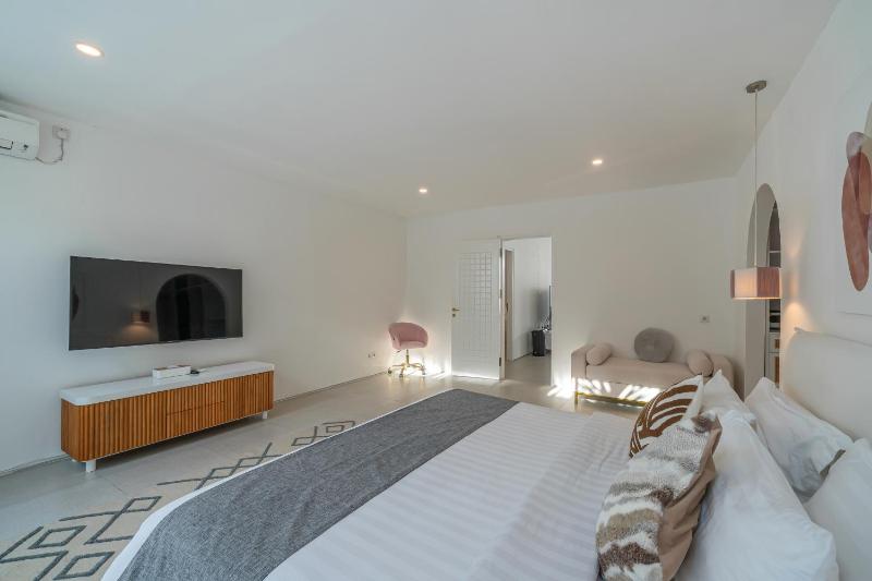 Weiss Berawa - Chic 3BR Villa with Pool 5 Minutes to Berawa Beach - image 45