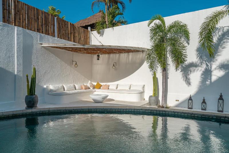 Weiss Berawa - Chic 3BR Villa with Pool 5 Minutes to Berawa Beach - image 42