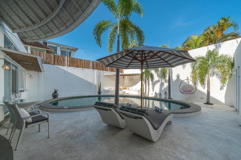 Weiss Berawa - Chic 3BR Villa with Pool 5 Minutes to Berawa Beach - image 31