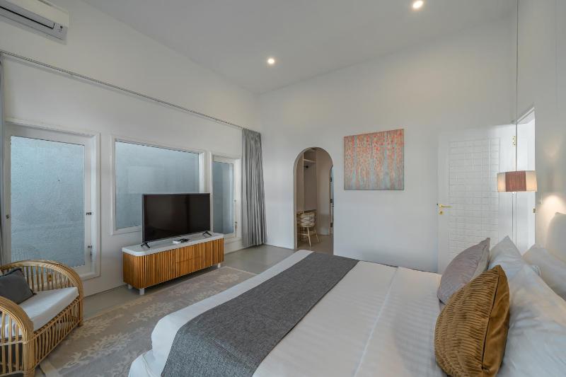 Weiss Berawa - Chic 3BR Villa with Pool 5 Minutes to Berawa Beach - image 46