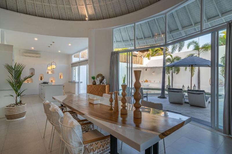 Weiss Berawa - Chic 3BR Villa with Pool 5 Minutes to Berawa Beach - image 44