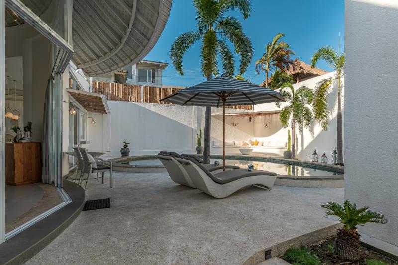 Weiss Berawa - Chic 3BR Villa with Pool 5 Minutes to Berawa Beach - image 28