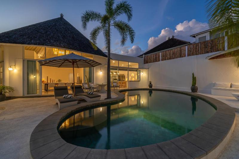 Weiss Berawa - Chic 3BR Villa with Pool 5 Minutes to Berawa Beach - image 48