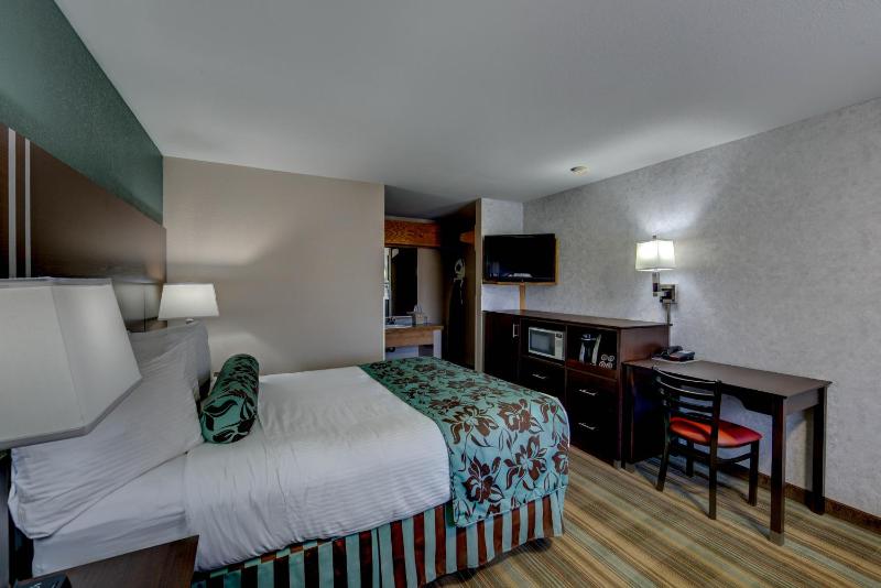Queen Room - Pet Friendly image 3