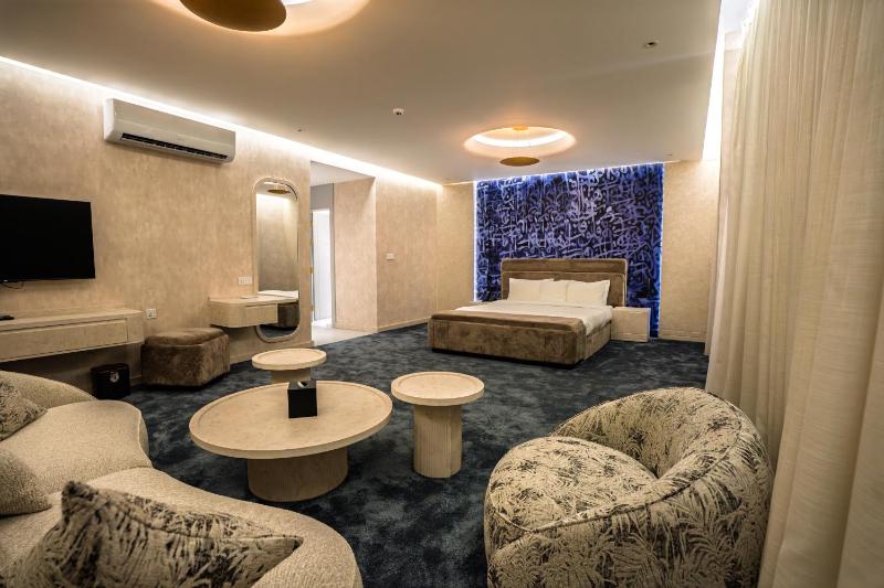 Twelve Hotel - image 3