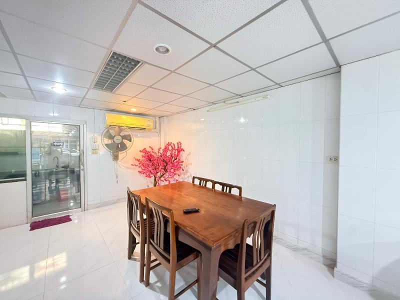 Kelly Hotel Bangsean - image 11