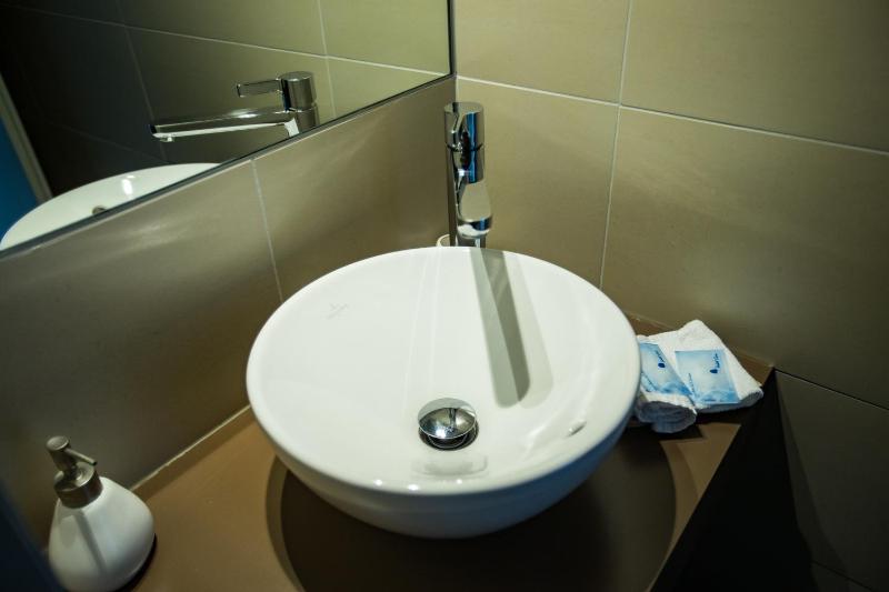 Single Room image 4