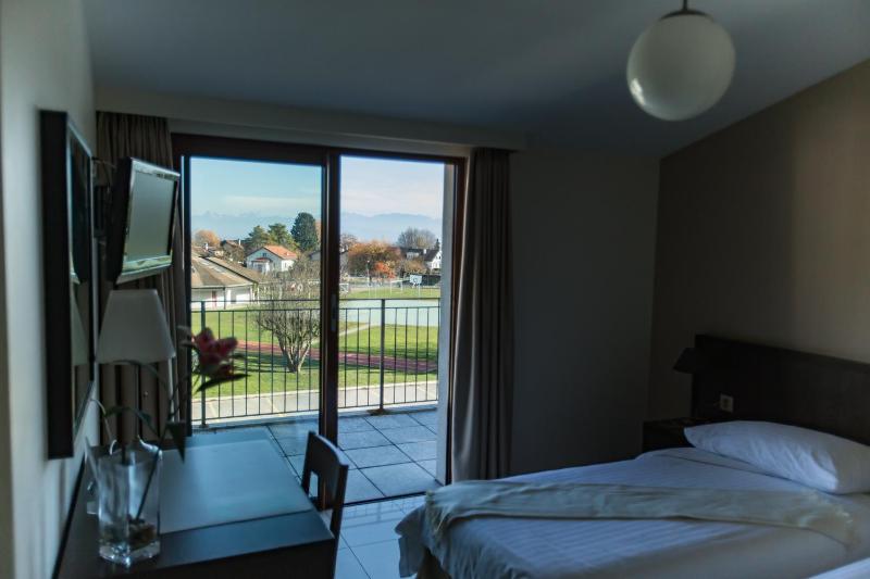 Double or Twin Room with Balcony image 4