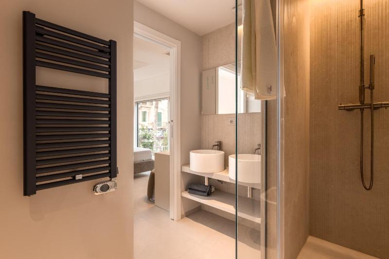 Suite 33 - Boutique Apartments - image 38