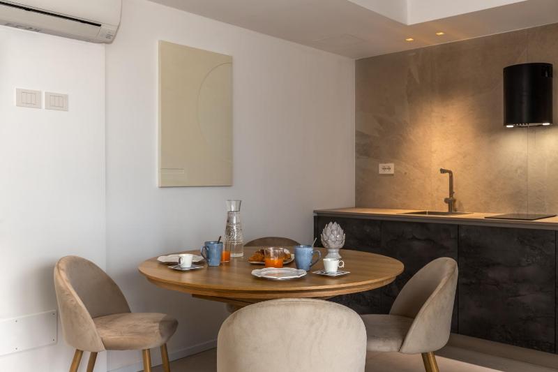 Suite 33 - Boutique Apartments - image 19