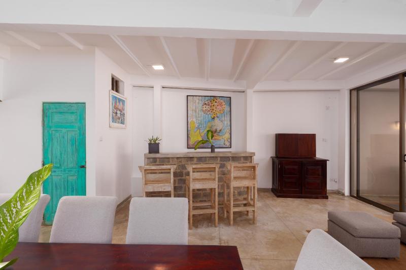 Hikks Villa Beachfront with Pool - image 15