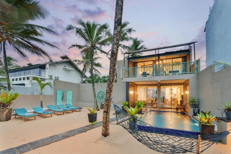 Hikks Villa Beachfront with Pool - image 1