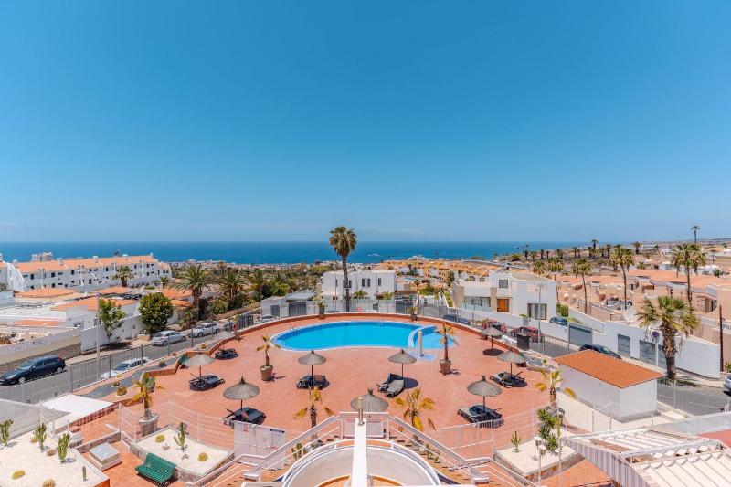 Charming 1-Bedroom Apartment with Ocean Views in Costa Adeje - image 5