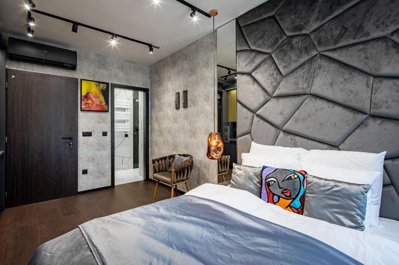 Super Central - Modern & Luxury - image 8