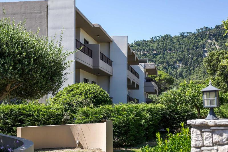 Santa Helena Hotel - image 2