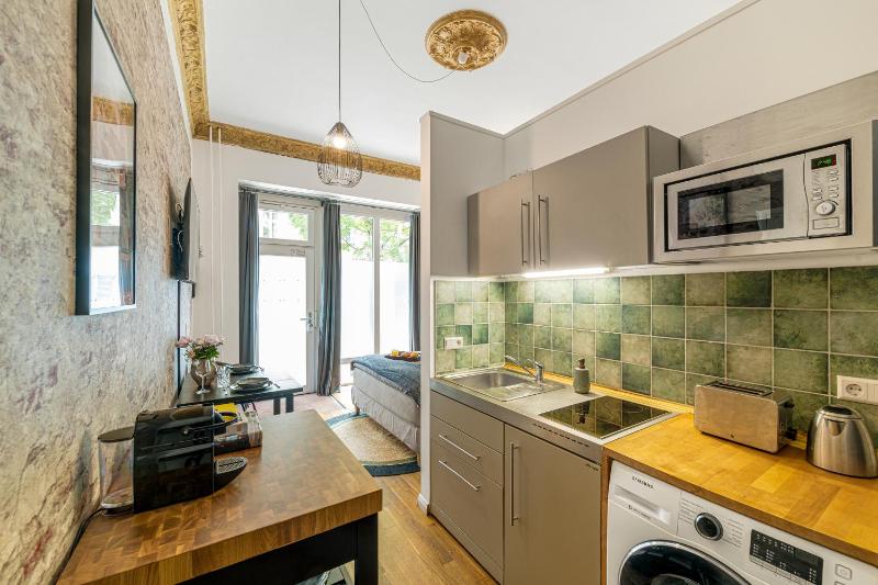The Koburger I - Stylish studio with 38m2 space and full kitchen Ideal for couples and business travelers - image 7