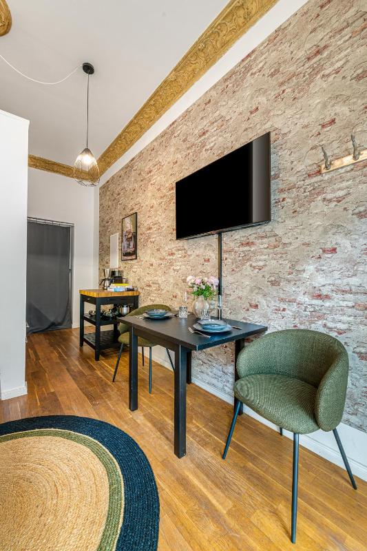 The Koburger I - Stylish studio with 38m2 space and full kitchen Ideal for couples and business travelers - image 4