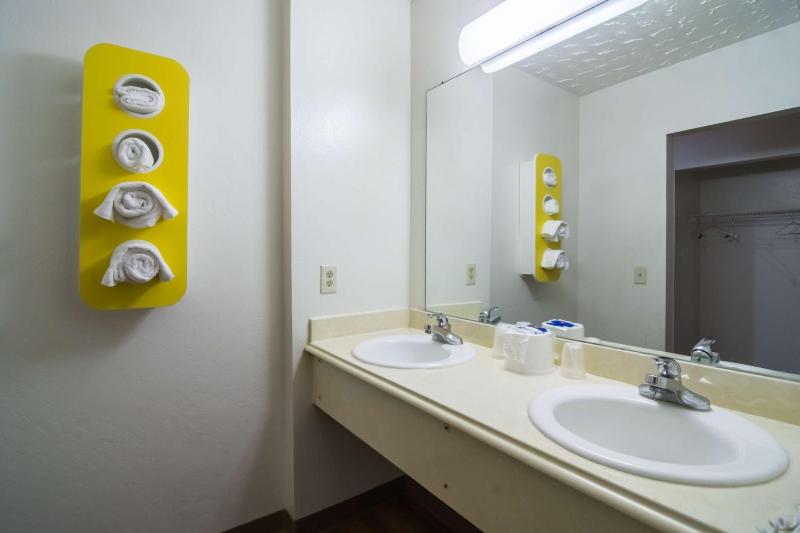 Deluxe Double or Twin Room - Non-Smoking image 2
