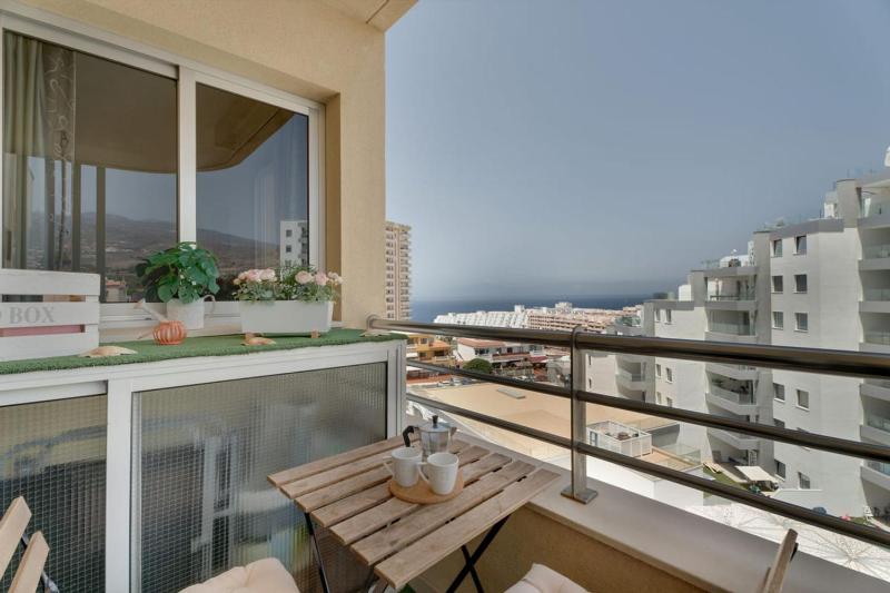 Charming 2-Bedroom Apartment with Ocean Views in Adeje - image 13