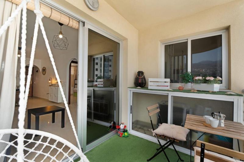 Charming 2-Bedroom Apartment with Ocean Views in Adeje - image 31