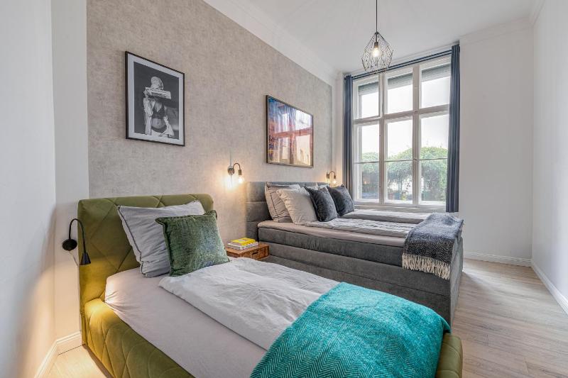 The Mierendorf Style group & family friendly 2 BR 15 bath rooms ideal for 2 -5 Guests - image 15
