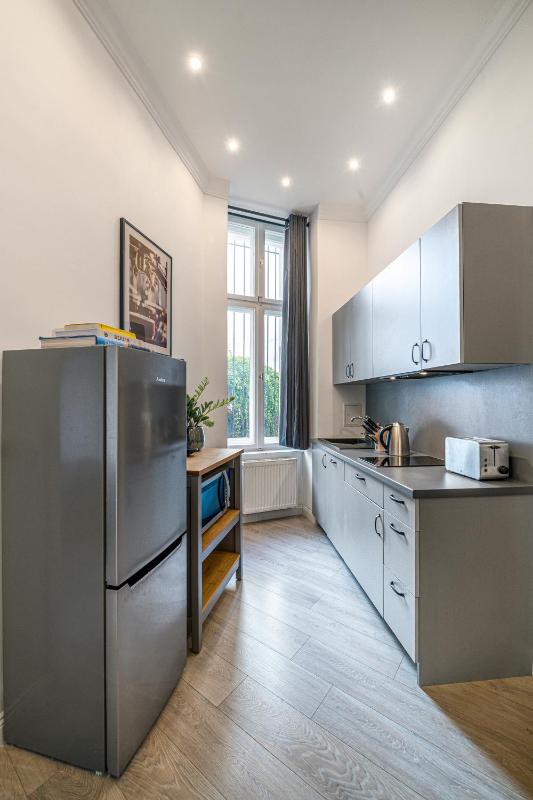The Mierendorf Style group & family friendly 2 BR 15 bath rooms ideal for 2 -5 Guests - image 8