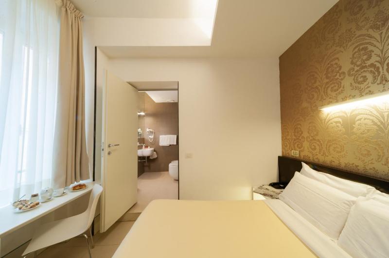 Economy Double Room image 4