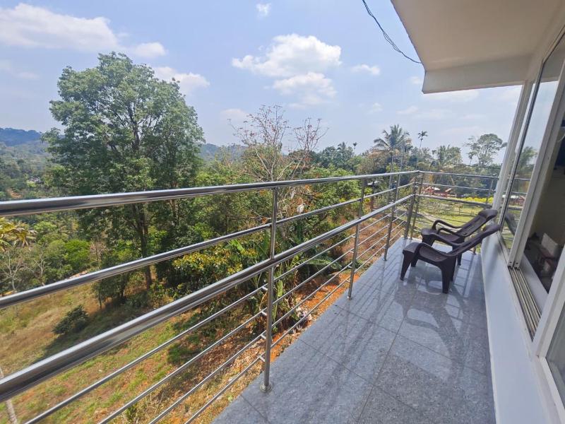 Suite Stayz with balcony in Munnar - image 8