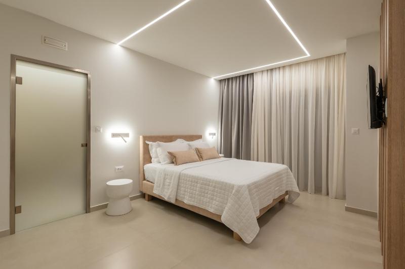 IONE Suites - image 38