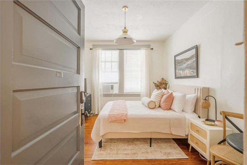 Historic Downtown Condo Prime Location Walkable - image 1