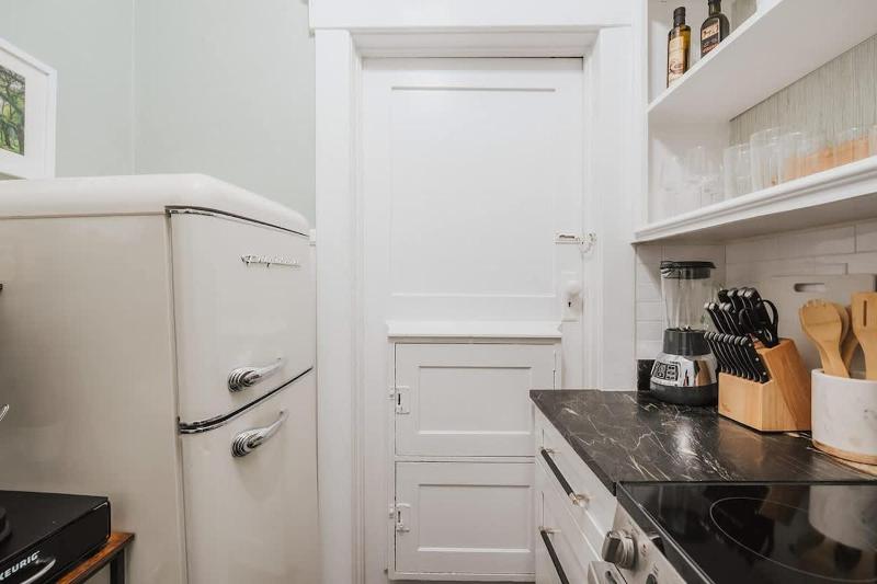 Historic Downtown Condo Prime Location Walkable - image 14