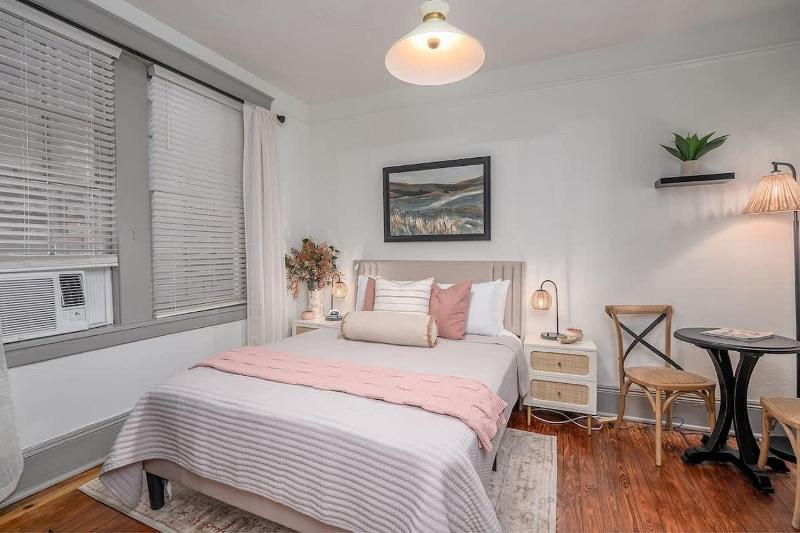 Historic Downtown Condo Prime Location Walkable - image 13