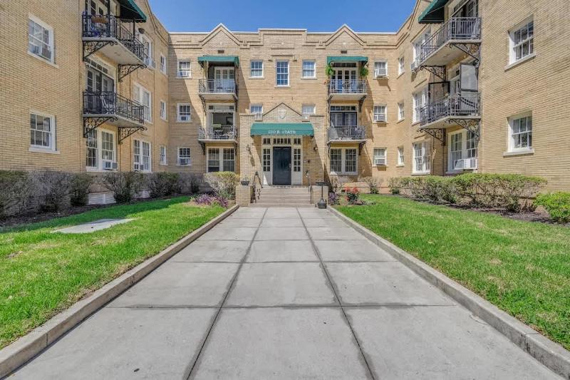 Historic Downtown Condo Prime Location Walkable - image 19